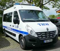 =Renault Master vom THW Ortsverband GELNHAUSEN steht auf dem Parkgelände der RettMobil Fulda, Mai 2017