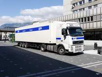 Volvo Sattelschlepper vor dem Bah Hof in Sion am 09.05.2017