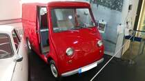Goggomobil TL 400. 1958 - 1964. Die Glas-Werke leiteten von ihrem Goggomobil einen Kleintransporter ab. Ab 1957 war der Kleintransporter als Kastenwagen und Pickup mit dem 
250 cm³ und dem 300 cm³ lieferbar. Ein Jahr später folgte dann der TL 400 (wie abgelichtet).
Der Der 2-Zylinderzweitaktmotor hat einen Hubraum von 395 cm³ und leistete 18,5 PS. Ab März 1961 wurde die Leistung auf 20 PS erhöht. Automuseum Melle am 15.04.2017.