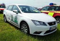 =Seat Leon der Firma  THIES , gesehen auf dem Parkplatz der RettMobil Fulda, Mai 2017
