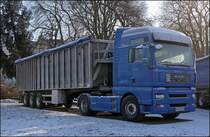 Solche Lkw&acute;s f�r den Transport von Sch�ttg�tern, Baustoffen etc. sind doch was feines;-) MAN TGA 18.480 der Transporte B�ning. (03.01.2009)
