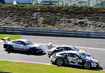 Rennszene Mitzieher der Nr.44, 27 & 911 Porsche GT3 Cup 991, Porsche Carrera Cup Benelux / France, 6.5.2017 in Spa Francorchamps (Eingangs / Bremspunkt Rivage)