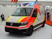 Ein neuer VW Crafter RTW am 12.05.17 auf der RettMobil in Fulda