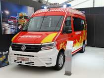 Ein neuer VW Crafter ELW am 12.05.17 auf der RettMobil in Fulda