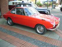 BMW 1600 GT. 1967 - 1968. Nachdem BMW die ISARIA-Maschinenfabrik Hans Glas GmbH in Dingolfing übernommen hatte, modifizierte man das attraktive Glas 1300/1700 Coupe zum BMW 1600 GT und baute es, modifiziert mit dem BMW Gesicht und dem Motor des BMW 1600 noch 1259 mal. Ibbenbüren brummt, am 23.04.2017.