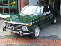 BMW 2002 tii. 1968 - 1975. Der 2002 tii war bis zum Erscheinen des 2002 turbo, das Spitzenmodell der Baureihe 02. Er wurde im September 1968 vorgestellt und leistete 120 PS aus 1990 cm³ Hubraum. Im Februar 1971 wurde der 4-Zylinderreihenmotor mit einer Kugelfischer Einspritzpumpe versehen. Dadurch erhöhte sich die Motorleistung um 10 PS auf 130 PS. Ibbenbüren brummt, am 23.04.2017.