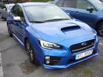 Subaru WRX STI 2.5 des Modelljahres 2017. Die Basis dieses Sportwagens ist der bereits 1992 vorgestellte Impreza. Dieser wurde über die Jahre mehrfach modernisiert und hat sich als erfolgreicher Rallyewagen einen Namen gemacht. Der 4-Zylinderboxermotor aus Leichtmetall hat einen Hubraum von 2457 cm³ und leistet, zusätzlich beatmet durch einen Turbolader 300 PS. Ibbenbüren brummt, am 23.04.2017.