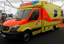Mercedes Benz Sprinter RTW der Bundeswehr mit Fahrtec Aufbau am 12.05.17 auf der RettMobil in Fulda