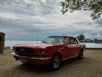 Ford Mustang I direkt am Balatonufer. Foto: IV. Balatonfüred Concours d'Elegance am 07.05.2017