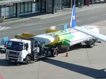 Volvo Tanksattelzug in Berlin-Tegel am 08.06.2016