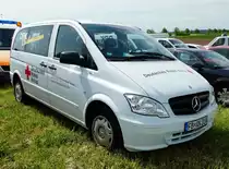 =MB Vito der DRK OV BAD VILBEL, gesehen auf dem Parkplatz der RettMobil Fulda, Mai 2017