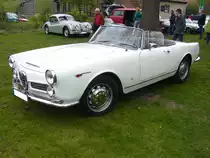 Alfa Romeo 2600 Touring Spider. 1962 - 1965. Die Montage dieses Luxussportwagens erfolgte bei der Carozzeria Touring/Mailand. Der 6-Zylinderreihenmotor hat einen Hubraum von 2584 cm³ und leistet 145 PS. Oldtimertreffen Hörstel Riesenbeck am 01.05.2017.