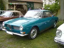 BMW 3200 CS. 1962 - 1965. Der Entwurf und die Herstellung der Karosserie erfolgten bei der Carozzeria Bertone/Turin. Deswegen erhielt der Wagen auch im Volksmund den Beinamen  Bertone . Von diesem Modell wurden 537 Coupes und 1 Cabriolet ausgeliefert. Der V8-motor hat einen Hubraum von 3168 cm³ und leistet 160 PS. Diese Motorleistung verhilft dem Auto zu einer Höchstgeschwindigkeit von 200 km/h. Oldtimertreffen Hörstel-Riesenbeck am 01.05.2017.