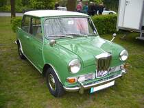 Riley Elf MK I. 1961 - 1963. Der Riley Elf war im Grunde ein Mini, der mit einem anderen Kühlergrill und einem angesetzten Kofferraum versehen wurde. Dazu bekam er noch ein etwas noblere Innenausstattung. Oldtimertreffen Hörstel-Riesenbeck am 01.05.2017.