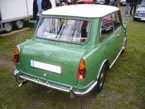 In der Heckansicht kann man sehr schön den angesetzten Kofferraum am Heck eines Riley Elf MK I erkennen. Oldtimertreffen Hörstel-Riesenbeck am 01.05.2017.