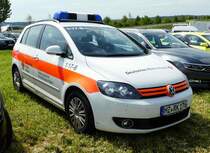 =VW Golf VII des DRK RHEINHESSEN-NAHE, gesehen auf dem Parkplatz der RettMobil Fulda, Mai 2017