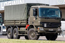 Dieser MERCEDES ACTROS 3336 AK-27 gehört der Slowenischen Armee, dieses Fahrzeug konnte ich am World Cargo Center(WCC)des Flughafens Leipzig/Halle am 19.MAI 2017 fotografieren.