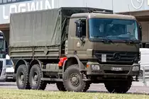 Dieser MERCEDES ACTROS 3336 AK-27 gehört der Slowenischen Armee, dieses Fahrzeug konnte ich am World Cargo Center(WCC)des Flughafens Leipzig/Halle am 19.MAI 2017 fotografieren.
