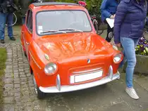 Vespa 400. 1957 - 1961. Das Kleinstautomobil Vespa 400 wurde auf dem Pariser Autosalon 1961 vorgestellt. Dieses Modell wurde im französischen Piaggio Werk hergestellt. Verkauft wurde der Kleinwagen auch fast ausschließlich nur In Frankreich. Oldtimertreffen Hörstel-Riesenbeck am 01.05.2017.