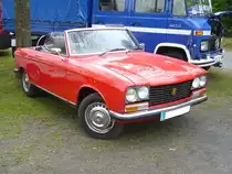 Peugeot 304S Cabriolet. 1970 - 1976. Das 304 Cabriolet basiert auf der bereits 1969 erschienen 304 Limousine. Während die Limousine und das Break genannte Kombimodell auch mit einem Dieselmotor geordert werden konnten, waren das Coupe und das Cabriolet nur mit einem Benzinmotor lieferbar. Der 4-Zylinderreihenmotor leistet 65 PS aus 1288 cm³ Hubraum. Oldtimertreffen Hörstel-Riesenbeck am 01.05.2017. 