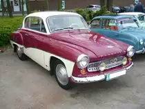 Wartburg 311/3. 1957 - 1965. Auf Basis der bereits 1955 vorgestellten Wartburg Limousine wurde ab 1957 das formschöne Coupe produziert. Von diesem Modell wurden lediglich 5487 Einheiten produziert. Der 3-Zylinderreihenzweitaktmotor hat einen Hubraum von 900 cm³ und leistet 37 PS. Oldtimertreffen Hörstel Riesenbeck am 01.05.2017.