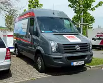 =VW Crafter von  hesto-med  steht auf dem Parkplatz der RettMobil 2017 in Fulda, Mai 2017