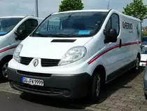 =Renault Trafic steht auf dem Parkplatz der RettMobil 2017 in Fulda, Mai 2017