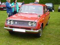 Toyota Corona Limousine der dritten Generation. 1964 - 1970. Mit diesem Modell gelang es Toyota auch außerhalb Japans Fahrzeuge zu verkaufen. Der abgelichtete Wagen entstammt dem Modelljahr 1967. Der 4-Zylinderreihenmotor hat einen Hubraum von 1490 cm³ und leistet 70 PS. Oldtimertreffen Hörstel-Riesenbeck am 01.05.2017.