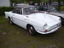 Renault Floride Cabriolet. 1959 - 1963. Die Floride gab es als Coupe und Cabriolet. Im Laufe des Jahres 1963 wurde die Baureihe in Caravelle umbenannt und wurde noch bis 1968 weiter produziert. Der im Heck verbaute 4-Zylinderreihenmotor hatte bis 1961 einen Hubraum von 845 cm³ und leistete 36 PS. Später wurde der Motor auf 956 cm³ aufgebohrt und leistete 44 PS. Oldtimertreffen Hörstel-Riesenbeck am 01.05.2017.