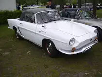 Renault Floride Cabriolet. 1959 - 1963. Die Floride gab es als Coupe und Cabriolet. Im Laufe des Jahres 1963 wurde die Baureihe in Caravelle umbenannt und wurde noch bis 1968 weiter produziert. Der im Heck verbaute 4-Zylinderreihenmotor hatte bis 1961 einen Hubraum von 845 cm³ und leistete 36 PS. Später wurde der Motor auf 956 cm³ aufgebohrt und leistete 44 PS. Oldtimertreffen Hörstel-Riesenbeck am 01.05.2017.