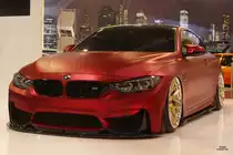 BMW M4 mattrot auf der Essen Motor Show 2016.