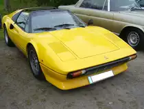 Ferrari 308 GTS. 1977 - 1980. Der V8-motor leistet aus 2925 cm³ Hubraum 223 PS. Oldtimertreffen Hörstel-Riesenbeck am 01.05.2017.