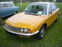 NSU Ro 80. 1967 - 1977. Der cardizoorange Ro 80 entstammt dem Baujahr 1973. Der Zweischeibenwankelmotor leistet 115 PS und hat pro Kammer einen Hubraum von 497 cm³. Oldtimertreffen Hörstel-Riesenbeck am 01.05.2017.