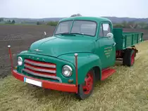 Opel Blitz 1.75to Kipper. 1952 - 1960. Mit diesem Modell war Opel lange Zeit Marktführer bei den leichten LKW. Der 6-Zylinderreihenmotor hat einen Hubraum von 2473 cm³ und leistet 60 PS. Oldtimertreffen Hörstel-Riesenbeck am 01.05.2017.