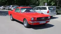 Schöner alter Ford Mustang von 1965 in Grefrath, 25.5.17