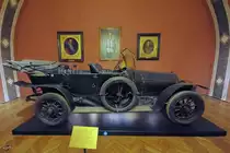 Dieser Gräf & Stift Doppel-Phaeton steht im Heeresgeschichtlichen Museum Wien. Er gelangte mit dem Anschlag auf den österreichischen Thronfolger Franz Ferdinand und seiner Gemahlin am 28. Juni 1914 zu trauriger Berühmtheit. Mit diesem Ereignis begann eine tragische Kettenreaktion, welche bekanntlich in eine der großen Apokalypsen des 20. Jahrhunderts mündete, dem 1. Weltkrieg. (Aufgenommen Ende November 2010)