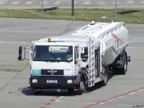 MAN Tanksattelzug in Berlin-Tegel am 08.06.2016