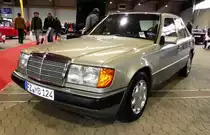 =MB W 124 steht bei der Technorama in Kassel im März 2017