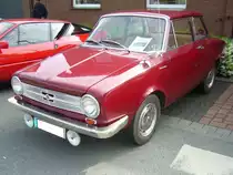 Glas S 1004 Limousine. 1962 - 1967. Mit dieser Baureihe brachten die Dingolfinger einen äußerlich unscheinbaren Wagen auf den Markt, der insbesondere durch seinen kurzen Radstand auffiel. Der 4-Zylinderreihenmotor hat einen Hubraum von 992 cm³ Hubraum und leistet 42 PS. In der sportlicheren TS-Version leistet der gleiche Motor sogar 64 PS. Oldtimertreffen Glandorf am 14.05.2017.