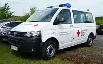 =VW T5 vom DRK LV Katastrophenschutz steht auf dem Parkplatz der RettMobil 2017 in Fulda, Mai 2017