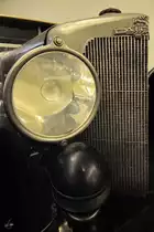 Scheinwerfer und Kühlergrill eines Austro-Daimler ADM-E im Technischen Museum Wien (November 2010)