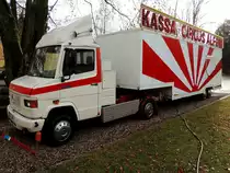 MB 609D; im Einsatz für ein Zirkusunternehmen mit  Kassen-Auflieger  161224