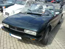 Peugeot 504 Cabriolet. 1969 - 1983. Die Limousine und das Break genannte Kombimodell des 504 erschien bereits 1968. Auf Basis eines gekürzten Fahrgestelles zeichnete Pininfarina das Cabriolet und auch ein formschönes Coupe. Motorisiert ist dieses Cabriolet mit einem 
4-Zylinderreihenmotor, der aus 1796 cm³ Hubraum 90 PS leistet. Oldtimertreffen Glandorf am 14.05.2017.