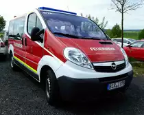 =Opel Vivaro als Feuerwehrfahrzeug aus dem LK Birkenfeld steht auf dem Parkplatz der RettMobil 2017 in Fulda, Mai 2017