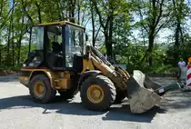 CAT-Radlader, gesehen im Neubaugebiet von Petersberg-Marbach, Mai 2017