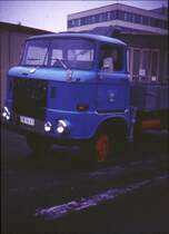 IFA W50L/LDK nach einer GR in den 70er Jahren. Dieser W50 bekahm bei einer sp�teren GR ein gr�nes Fahrerhaus verpasst und lief noch einige Jahre nach der Wende. (abgescanntes Dia) 