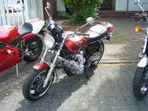 Honda CBX 1978 - 1982. Die CBX war Honda´s Antwort auf die Sechszylindermotorräder von Benelli. Der 6-Zylinderreihenmotor hat einen Hubraum von 1047 cm³ und leistet in der Serienausführung 105 PS. Damit erreicht das Motorrad eine Höchstgeschwindigkeit von 220 km/h. Oldtimertreffen Glandorf am 14.05.2017.