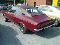 Heckansicht eines kardinalroten Opel Manta A 1900 Berlinetta aus dem Modelljahr 1974. Oldtimertreffen Glandorf am 14.05.2017.