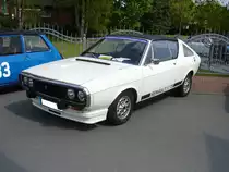 Renault R17 TS. 1971 - 1979. Die Baureihe R15/R17 galt als Nachfolger der Renault Caravelle. Der abgelichtete R17 TS im Farbton blanc entstammt dem Modelljahr 1973. Er hat einen 
4-Zylinderreihenmotor, der aus 1565 cm³ Hubraum 108 PS leistet. Diese Motorleistung verhilft dem Wagen zu einer Höchstgeschwindigkeit von 180 km/h. Oldtimertreffen Glandorf am 14.05.2017.