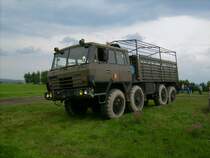 Der Kolo�-Tatra T815 stand f�r Mitfahrten auf dem Bunkergel�nde zur Verf�hgung. Er ist einer von 3 St�ck dieser Bauart, die noch in Deutschland sind(lt.Aussage des Maschinenvorstellers beim Treffen).Man�ver  Fr�h auf  in Neustadt/Vogtl.2008
